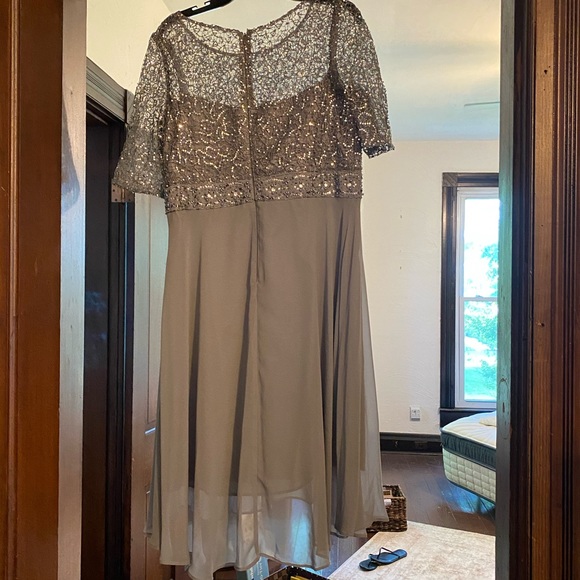 High-Low Dress - Picture 4 of 5